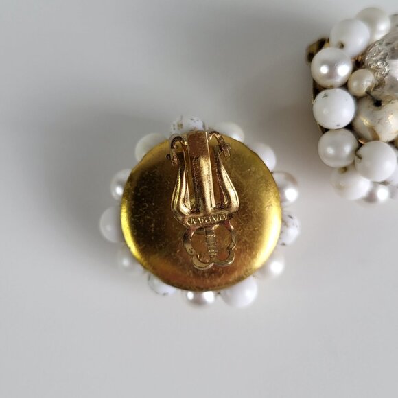 Vintage JAPAN Cluster Clip-On Earrings • White & Gold Bead Cluster • 1950s Retro - Picture 4 of 7